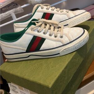 Gucci Cream Sneakers with Green and Red Accents
